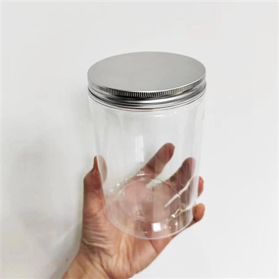 1 litra plastmasas burkas ar sudraba vāciņiem